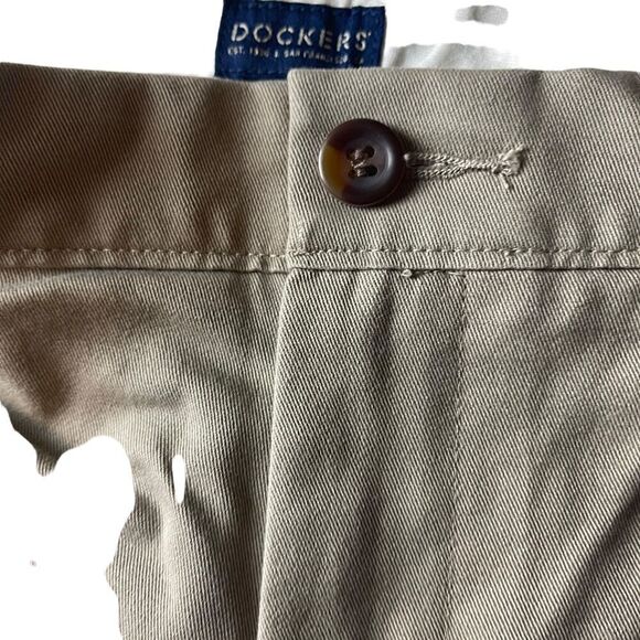 NWT Dockers Beige Classic Fit Khaki Pants size W42x L32 - Picture 8 of 10